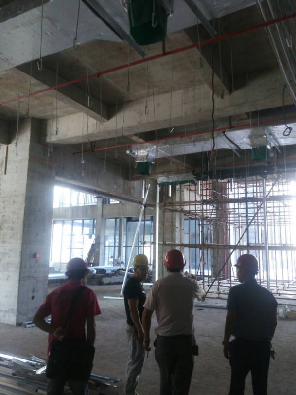 朗天通訊國家電力專網(wǎng)通訊研發(fā)制造基地一期室內(nèi)裝修工程項目進度報告——墻面基層處理