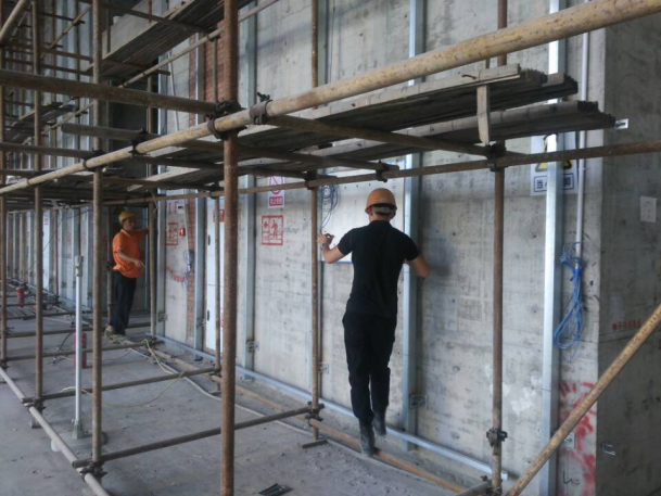 朗天通訊，室內(nèi)裝修工程，墻面處理